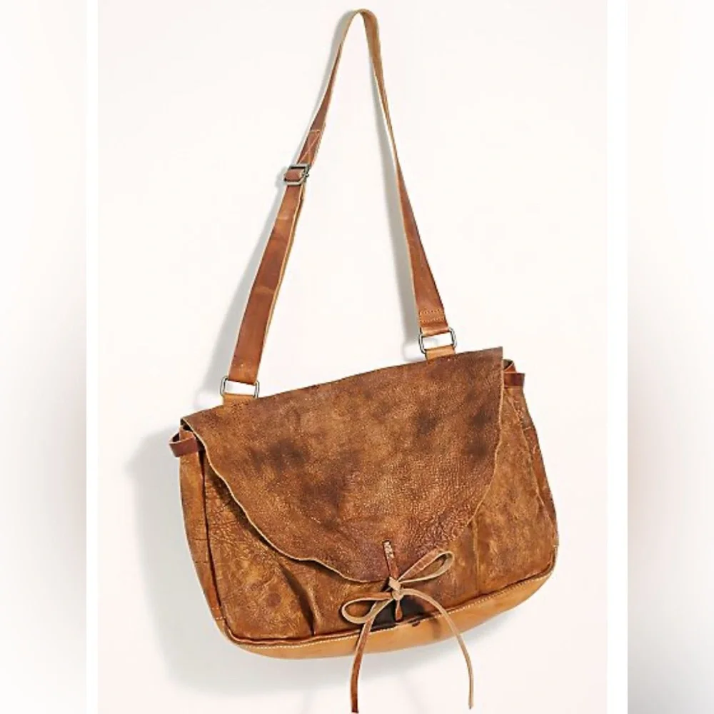 NWOT FREE PEOPLE Portland Distressed Messenger Bag - Picture 3 of 9